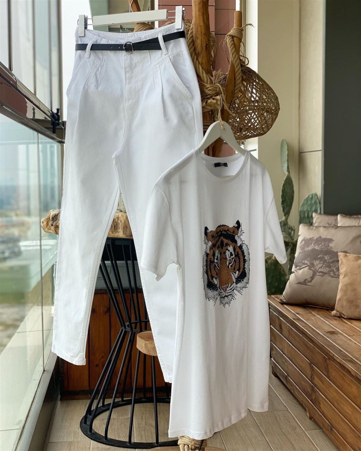 Taş İşlemeli Kaplan Baskılı Tshirt  (BEYAZ)