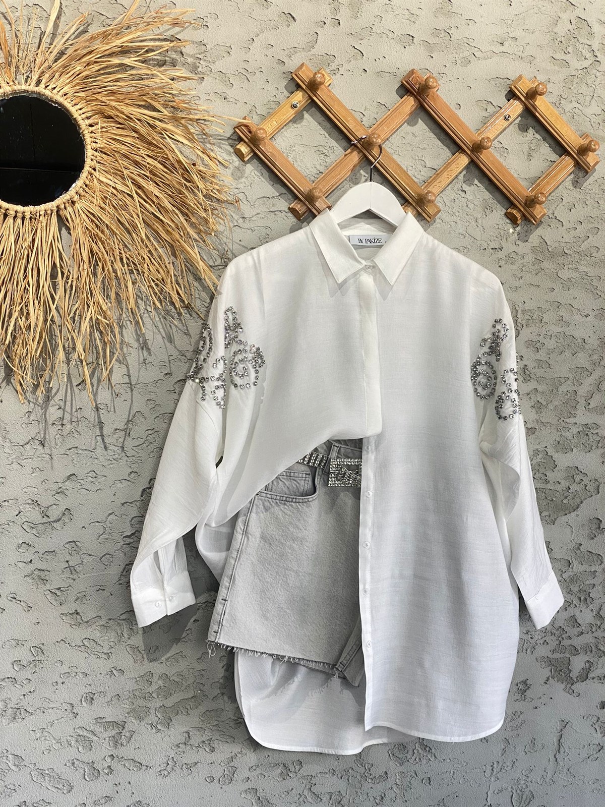 Taş İşlemeli Kol Detay Oversize Gömlek (Beyaz)