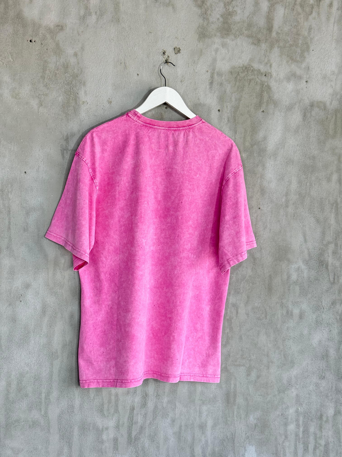 Taş Yıkamalı Beyaz Mickey Baskılı Oversize Dokuma Tişört (Pembe)