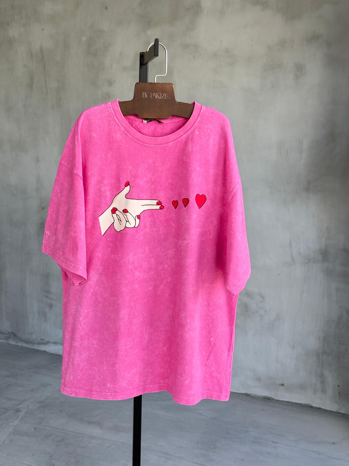 Taş Yıkamalı Kalp Baskılı Oversize Tişört (Pembe)