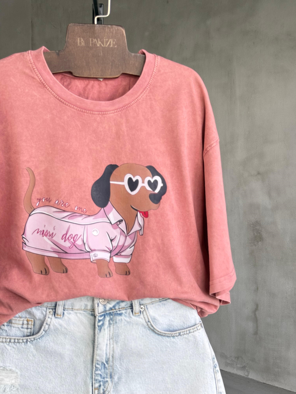 Taş Yıkamalı Oversize Gözlüklü Köpek Baskılı Dokuma Tişört (Kiremit)