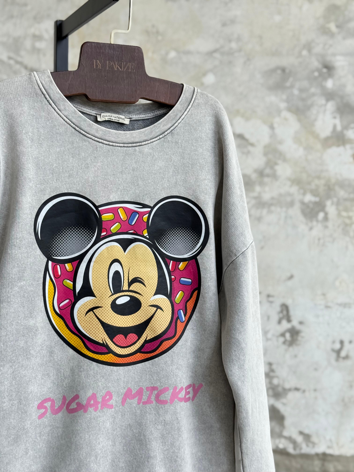 Taş Yıkamalı Oversize Mickey Baskılı Dokuma Sweat  (Gri)