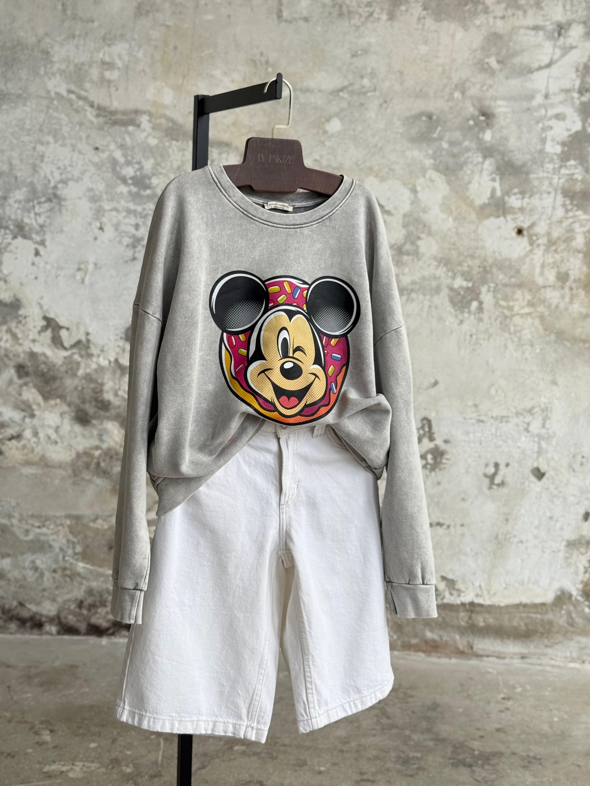 Taş Yıkamalı Oversize Mickey Baskılı Dokuma Sweat  (Gri)