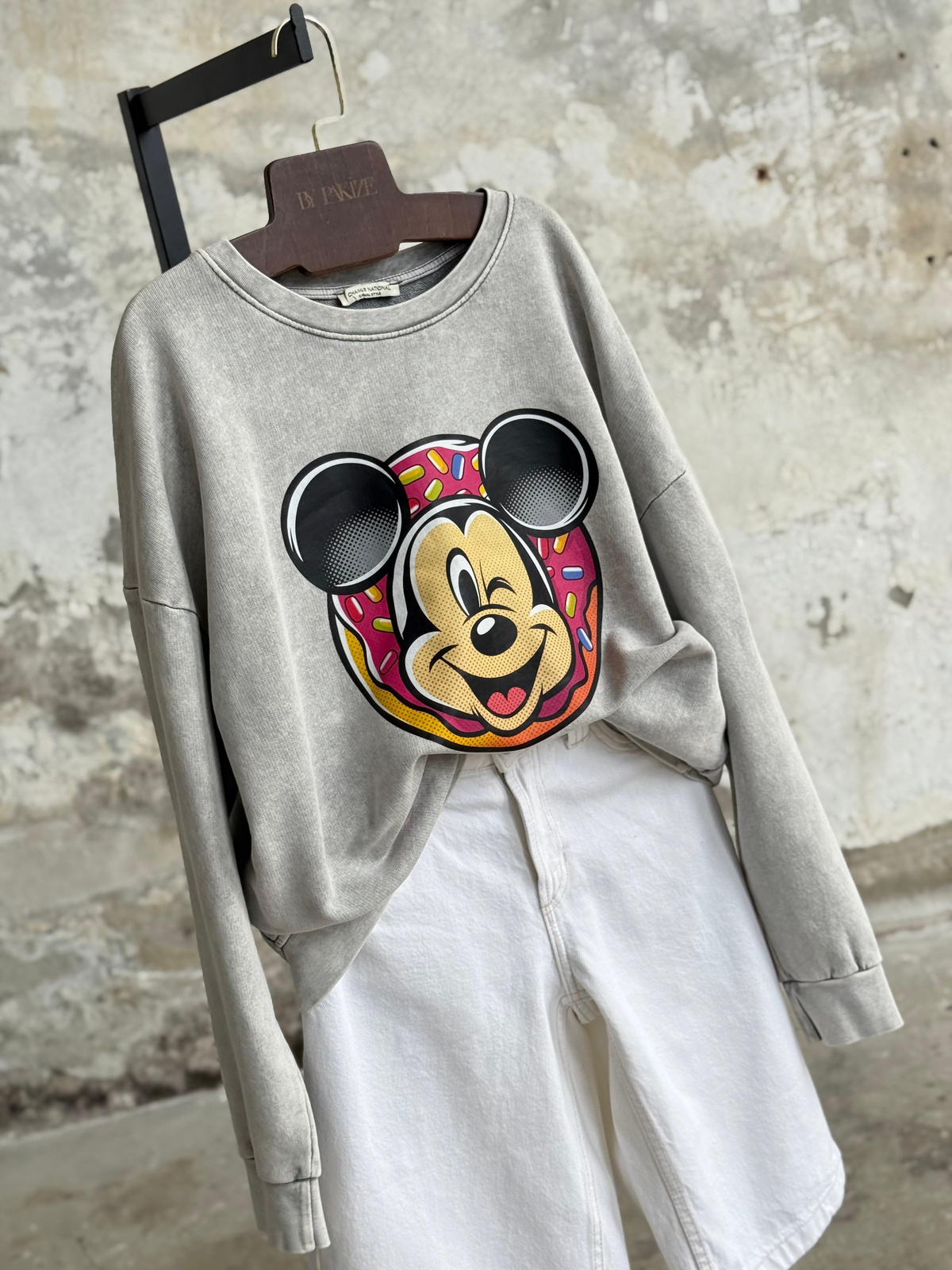 Taş Yıkamalı Oversize Mickey Baskılı Dokuma Sweat  (Gri)