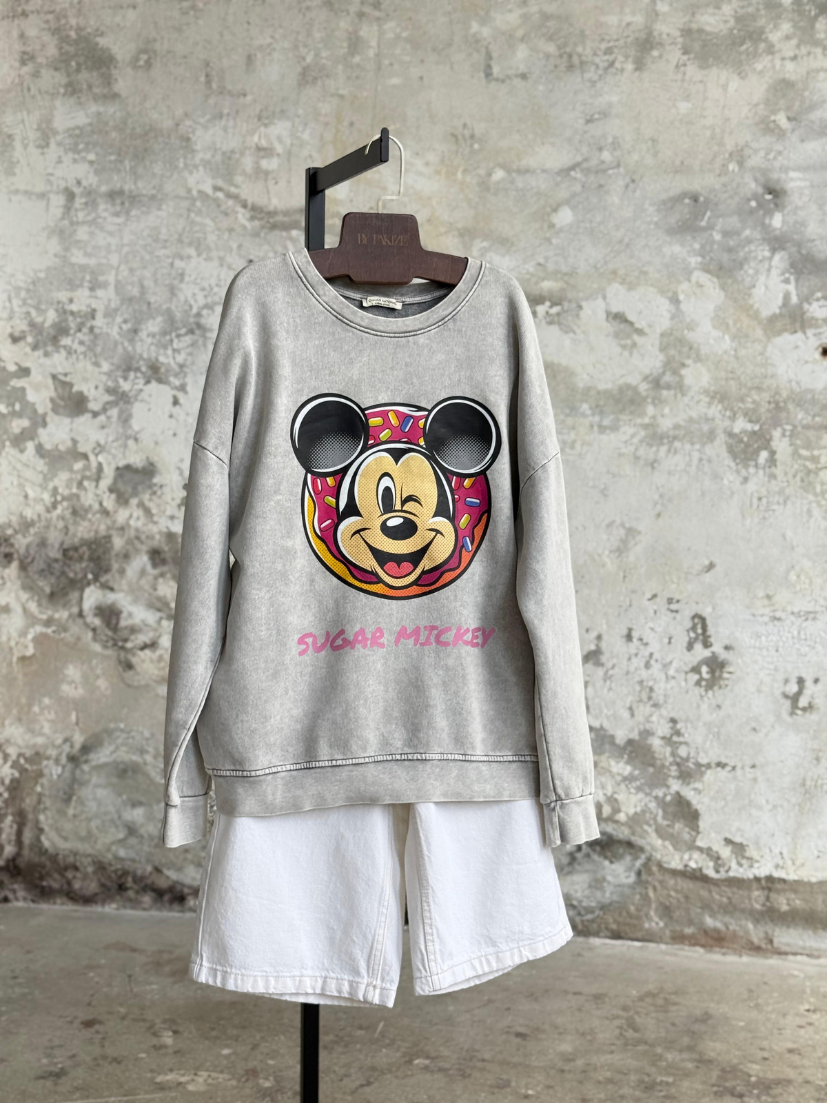 Taş Yıkamalı Oversize Mickey Baskılı Dokuma Sweat  (Gri)