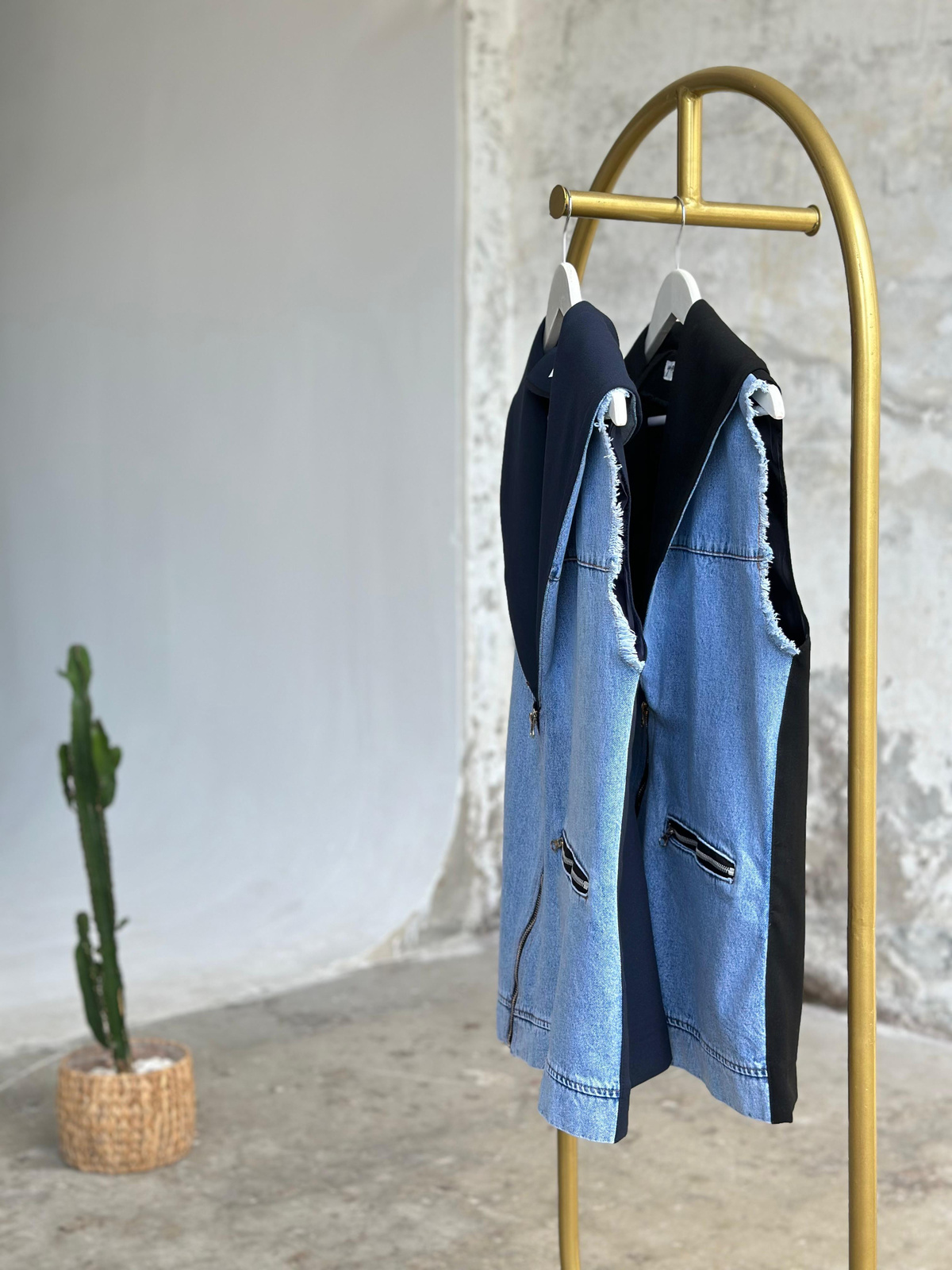 Tasarım Asimetrik Fermuar Detaylı Denim Yelek (Lacivert/Siyah)
