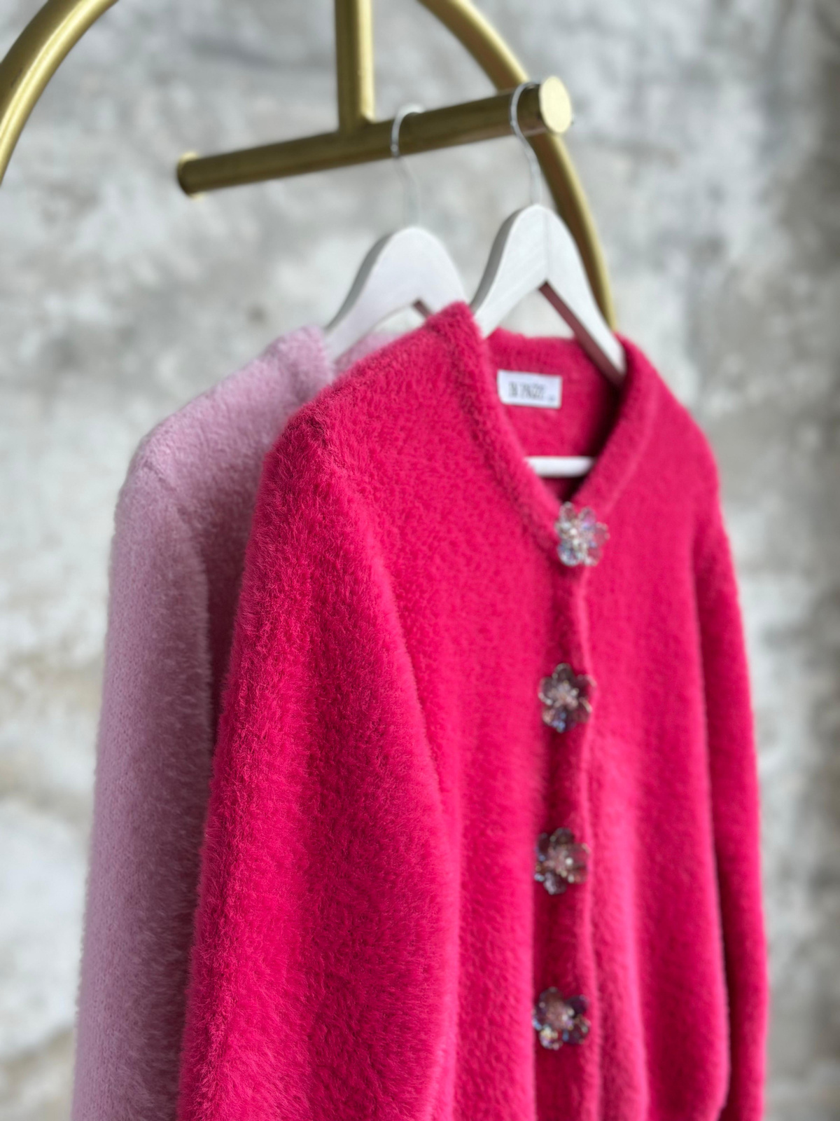 Tasarım Çiçek Düğmeli Angora Hırka (Fuşya)