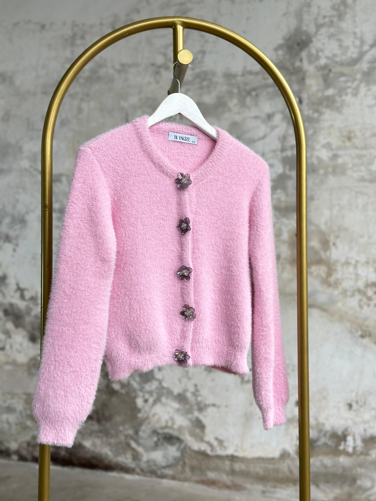 Tasarım Çiçek Düğmeli Angora Hırka (Şeker Pembesi)