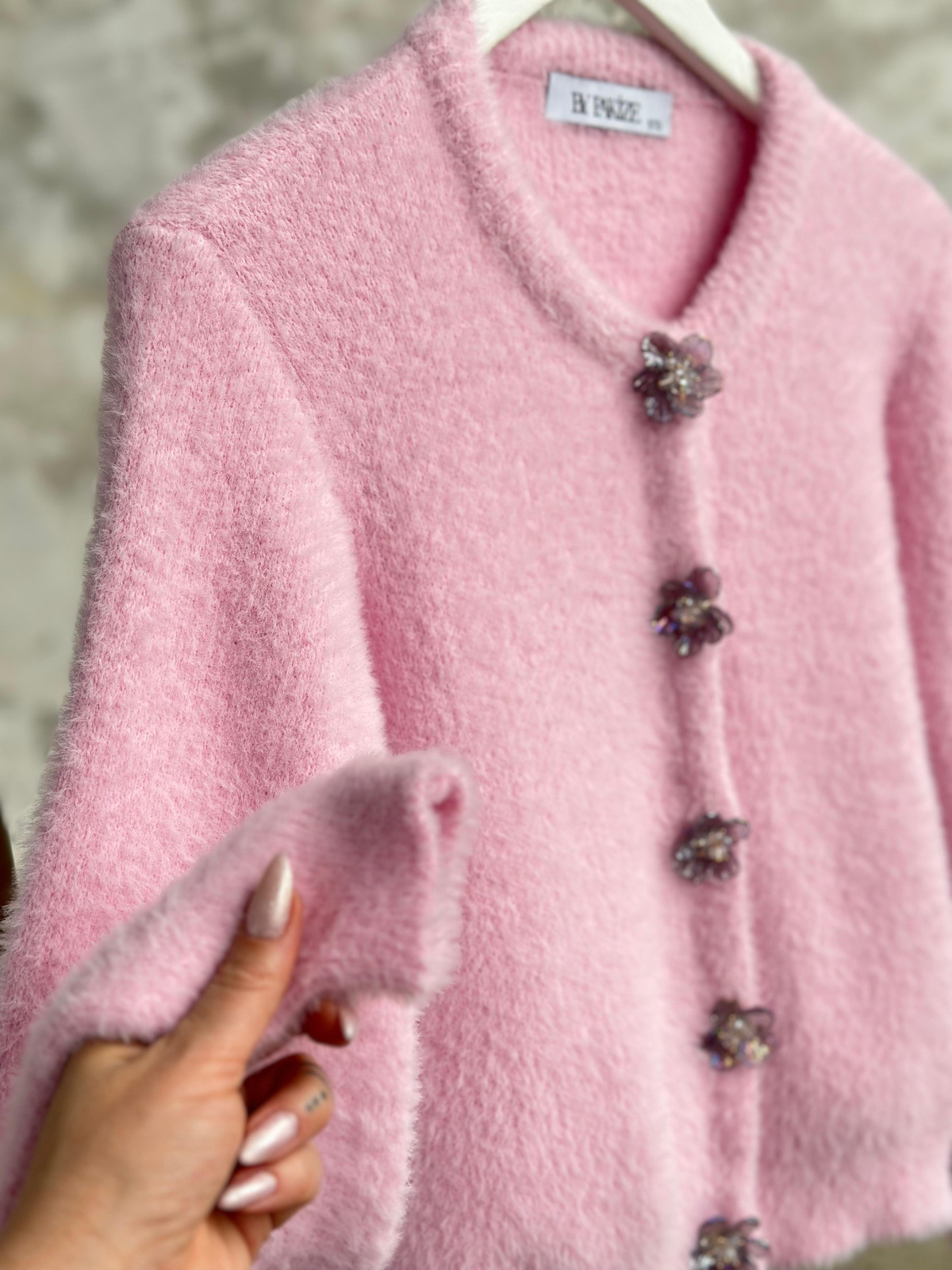 Tasarım Çiçek Düğmeli Angora Hırka (Şeker Pembesi)