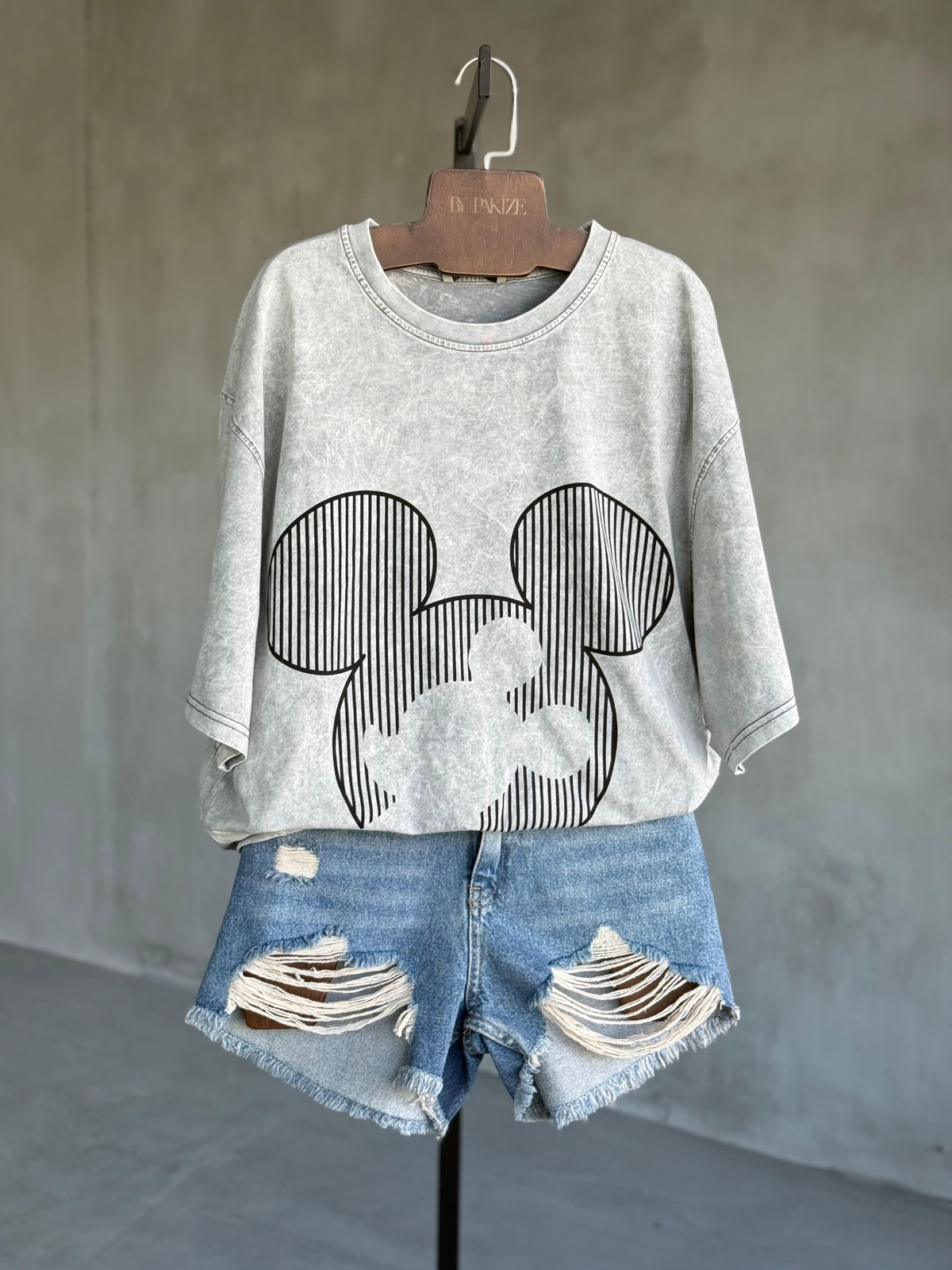 Tasarım Çizgili Mickey Taş Yıkama Oversize Dokuma Tişört (Gri)