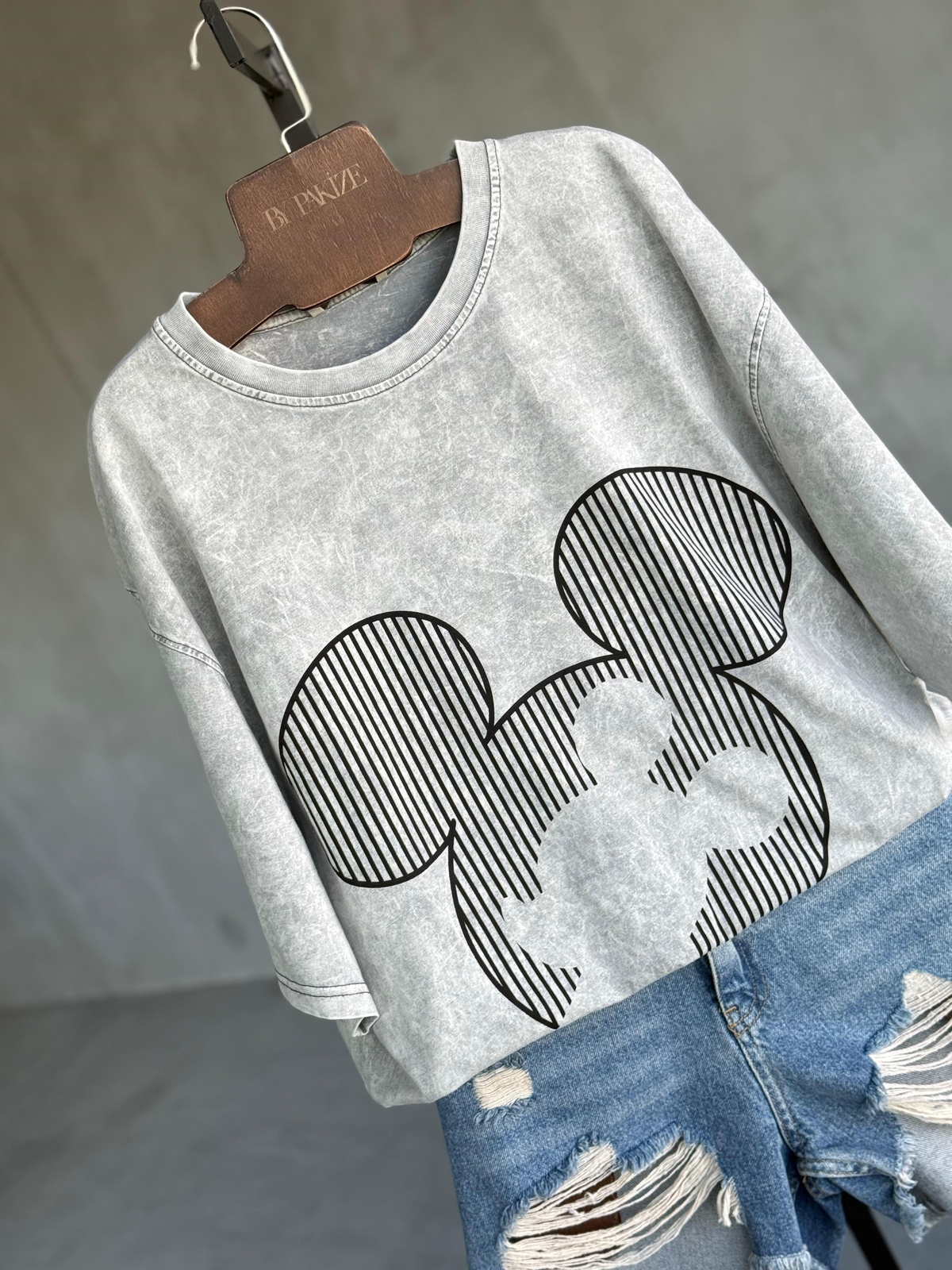 Tasarım Çizgili Mickey Taş Yıkama Oversize Dokuma Tişört (Gri)