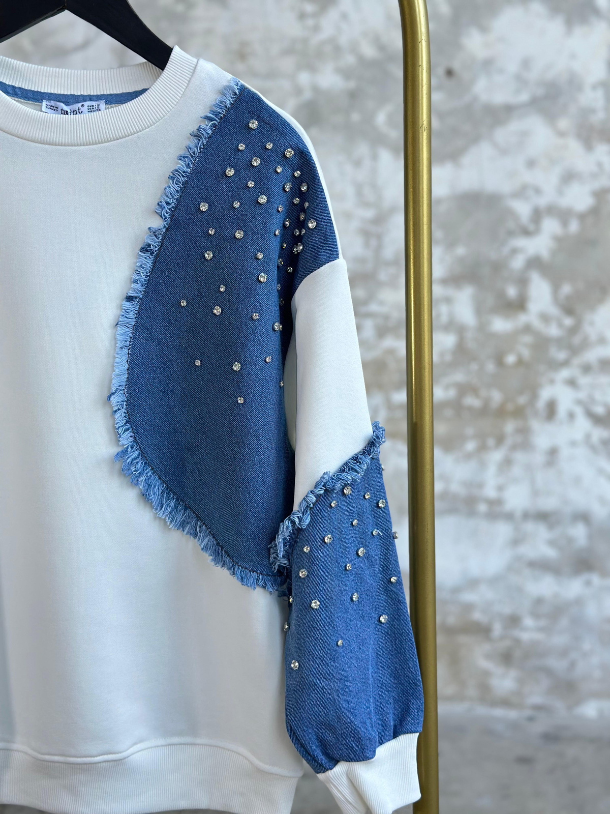 Tasarım Denim Kot Üzerine Kristal Taş İşçilikli Sweat (Beyaz)