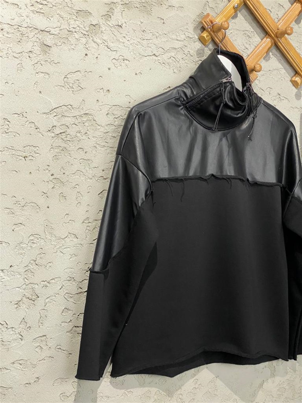 Tasarım Deri Detaylı Sweat (Siyah)