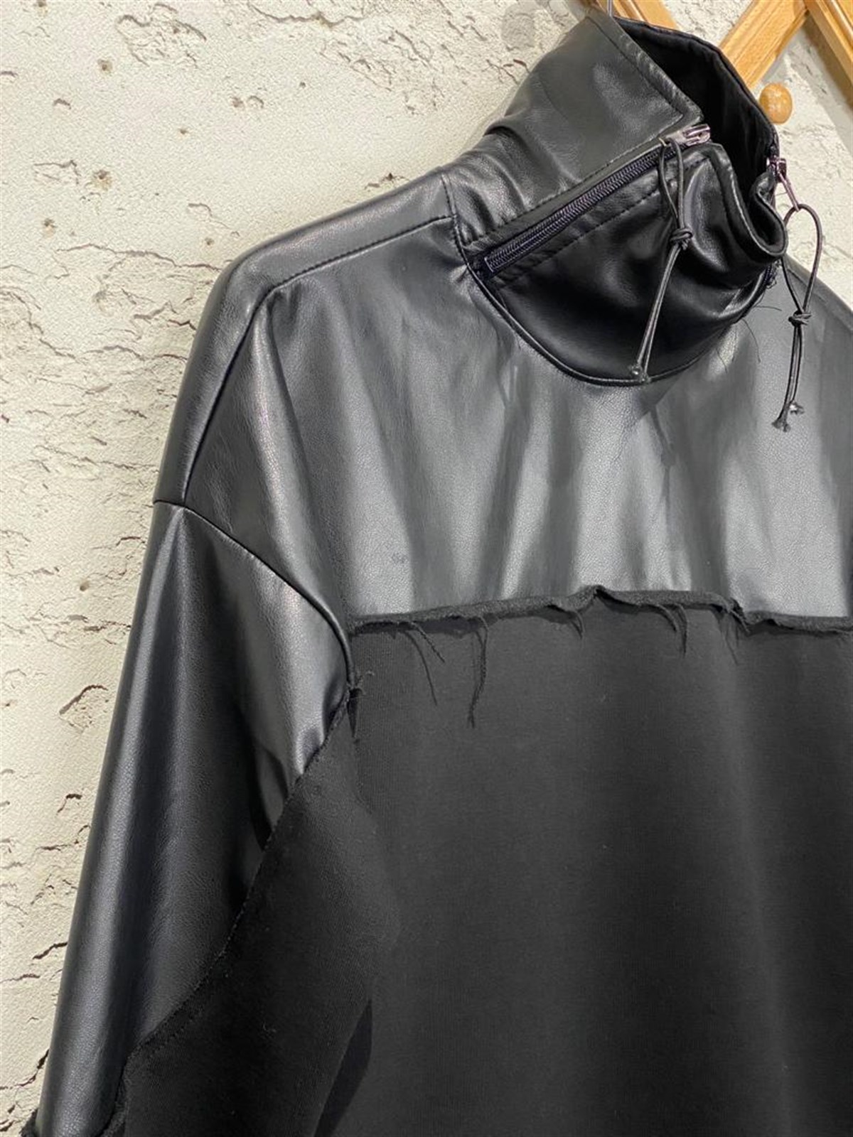Tasarım Deri Detaylı Sweat (Siyah)