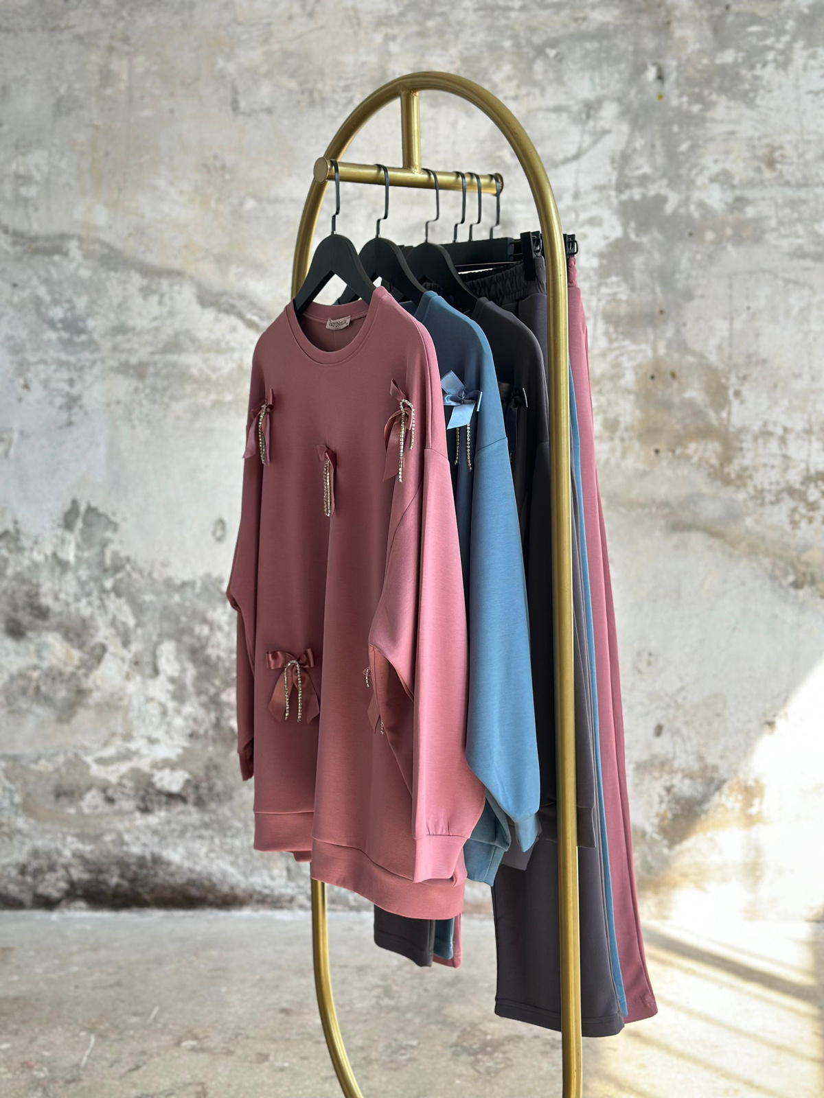 Tasarım Fiyonk Ve Salkım Taşlı Takım (Pembe)