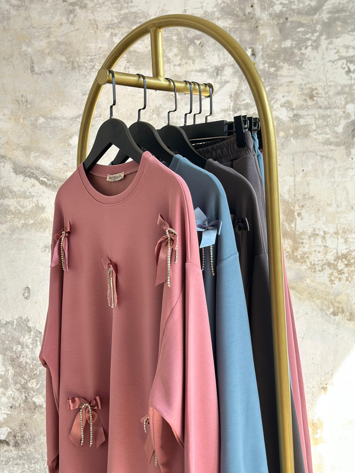 Tasarım Fiyonk Ve Salkım Taşlı Takım (Pembe)