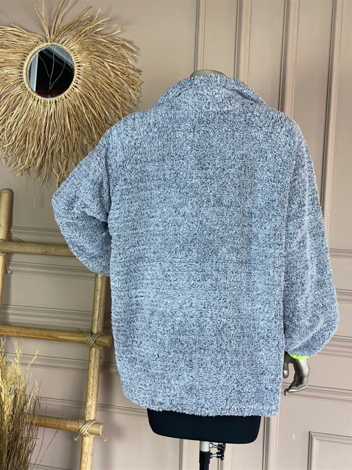Tasarım Kapitoneli Peluş Mont (Gri)