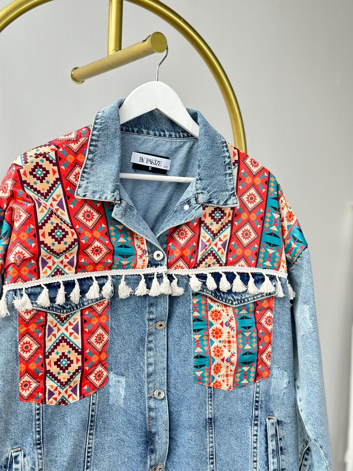 Tasarım Kilim Desen ve Püskül Detaylı Denim Ceket (Mavi)