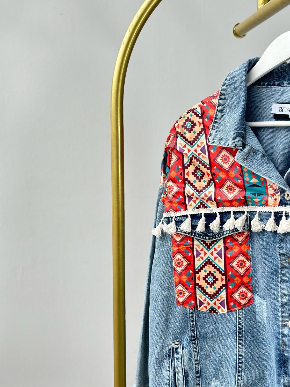Tasarım Kilim Desen ve Püskül Detaylı Denim Ceket (Mavi)