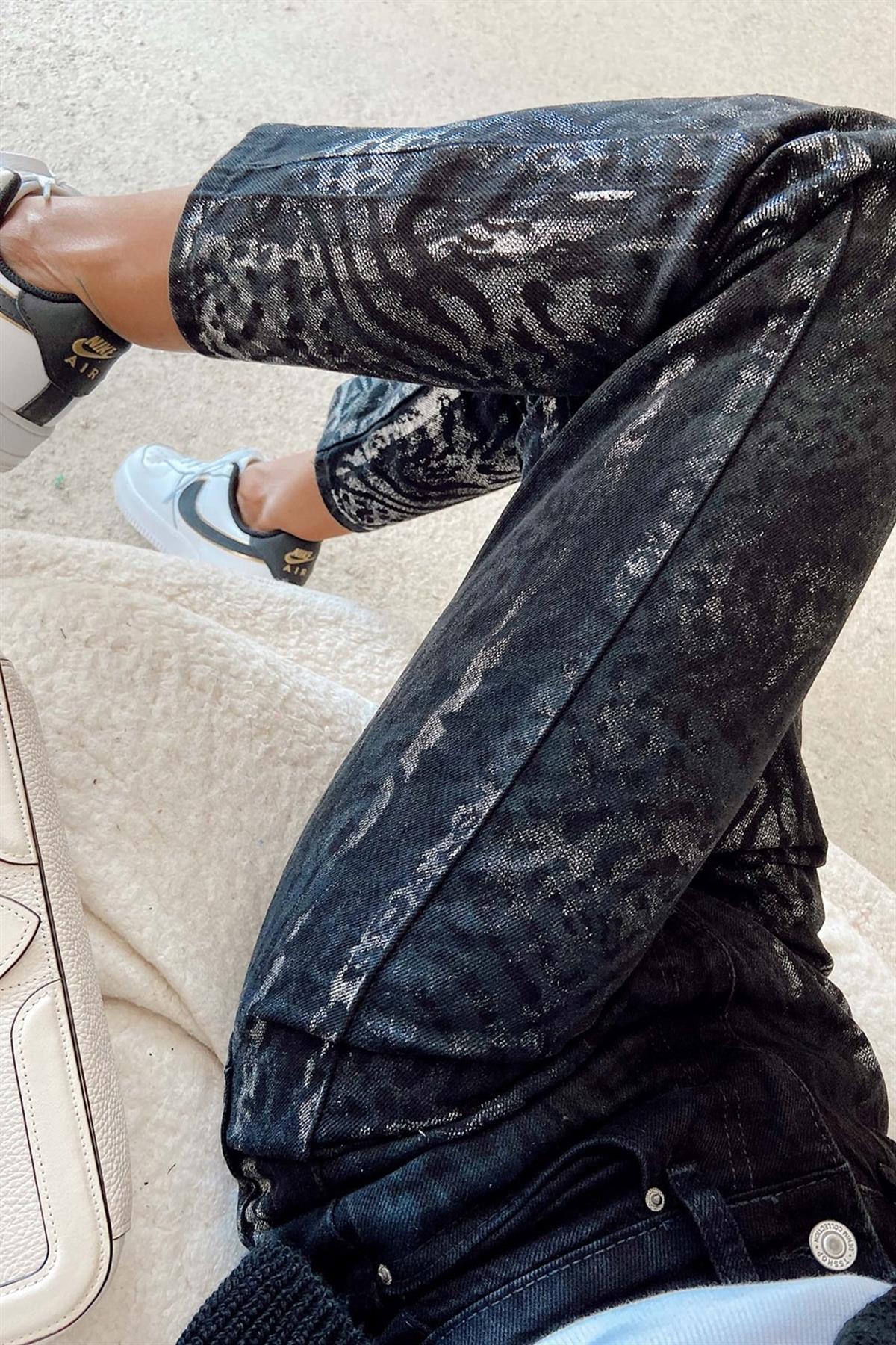 Tasarım Leopar Varak Desenli Mom Jean (Siyah)