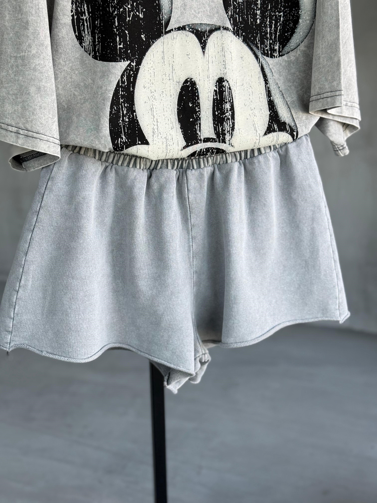 Tasarım Mickey Baskılı Taş Yıkama Oversize Dokuma TAKIM (Gri)