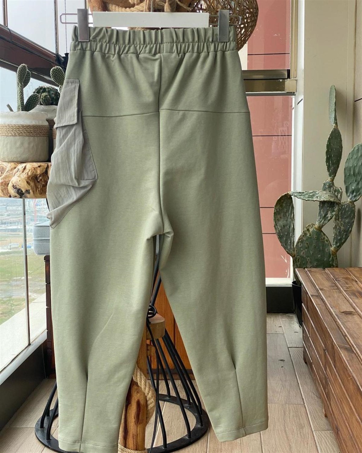 Tasarım Model Cep Detaylı Yarı Şalvar Pantolon (Haki)