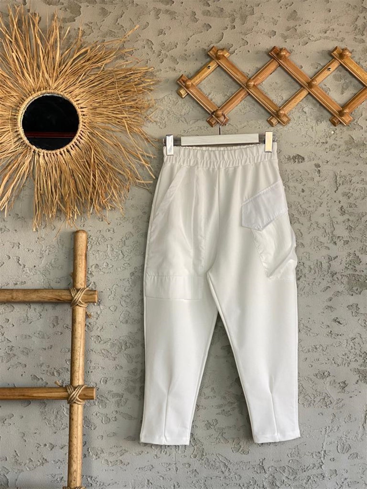 Tasarım Model Cepli Pantolon (Beyaz)