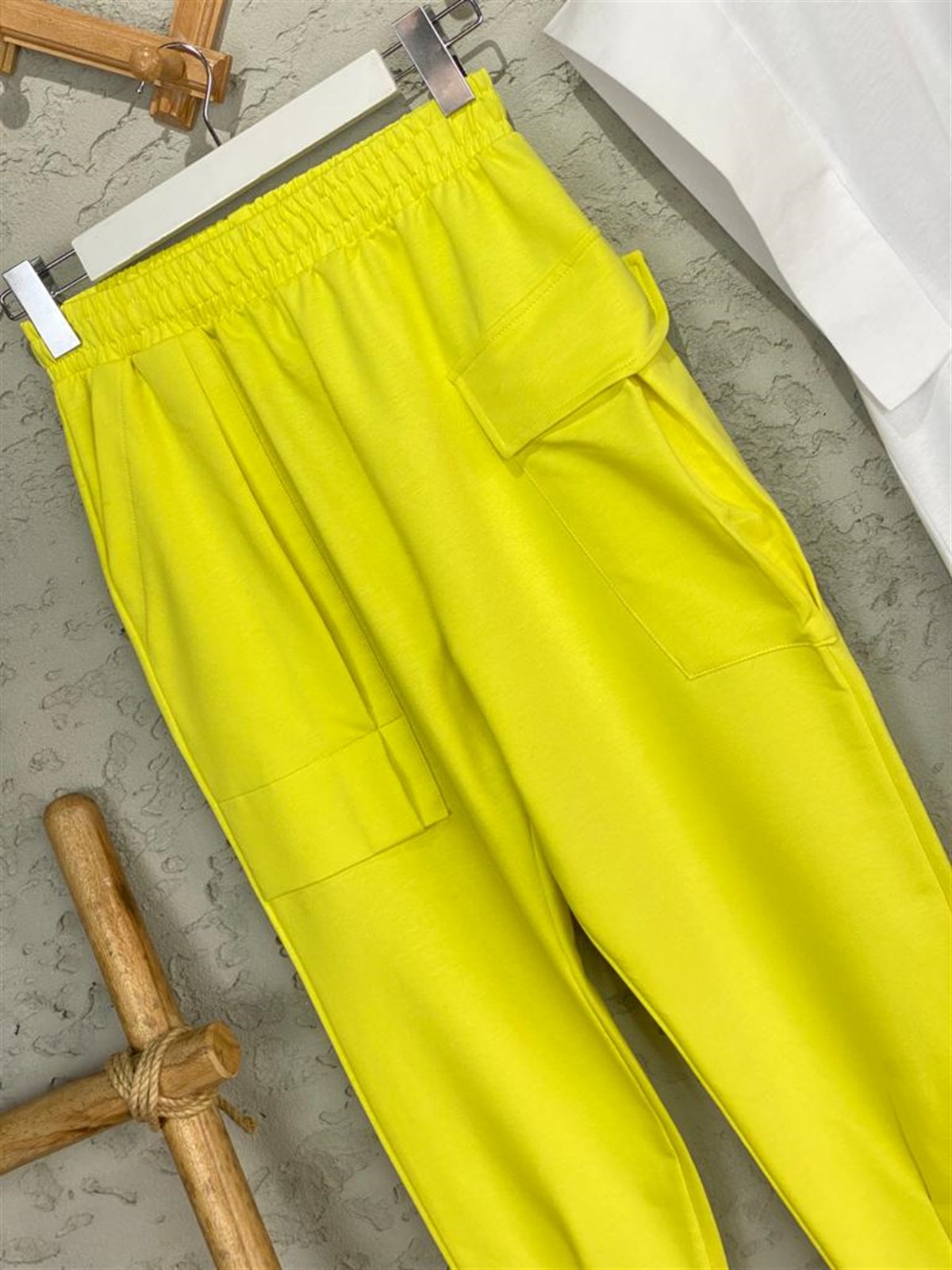 Tasarım Model Paça Gipeli Cepli Pantolon (Limon Sarı)