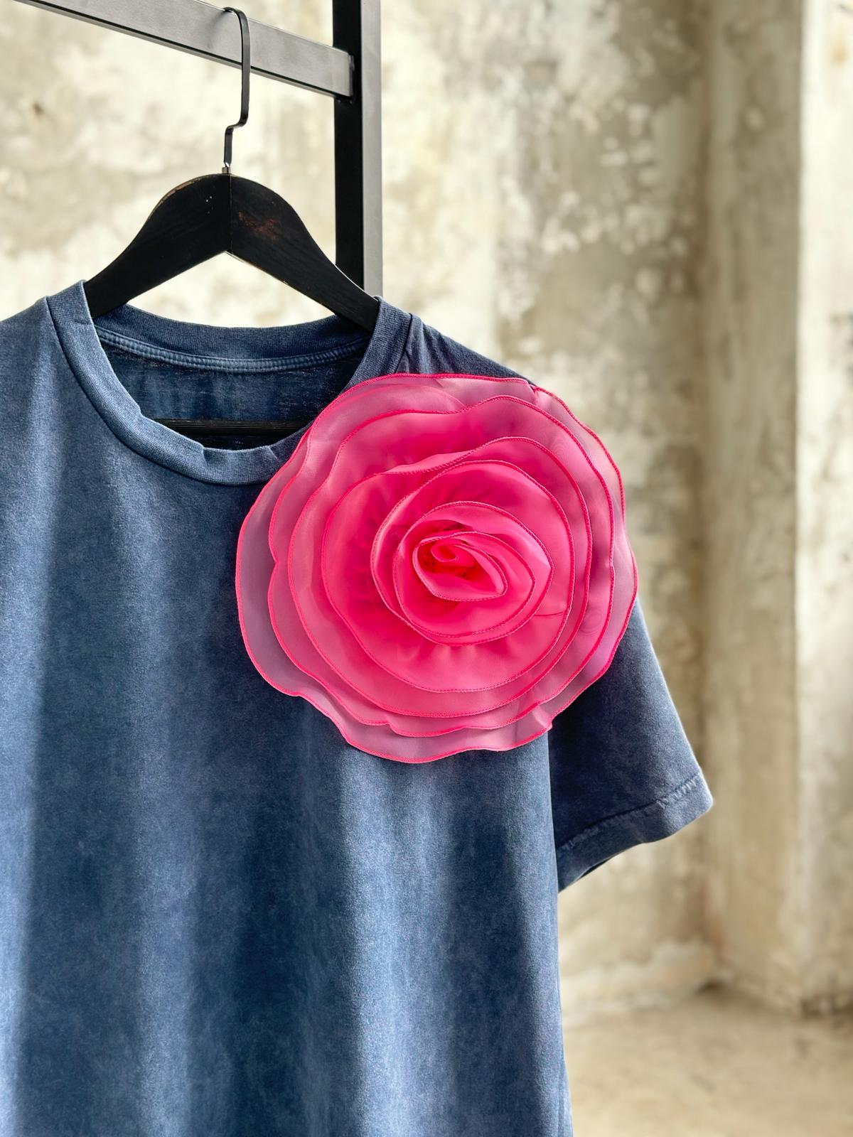 Tasarım Model Pembe Organze Güllü Taş Yıkamalı Tişört (İndigo)
