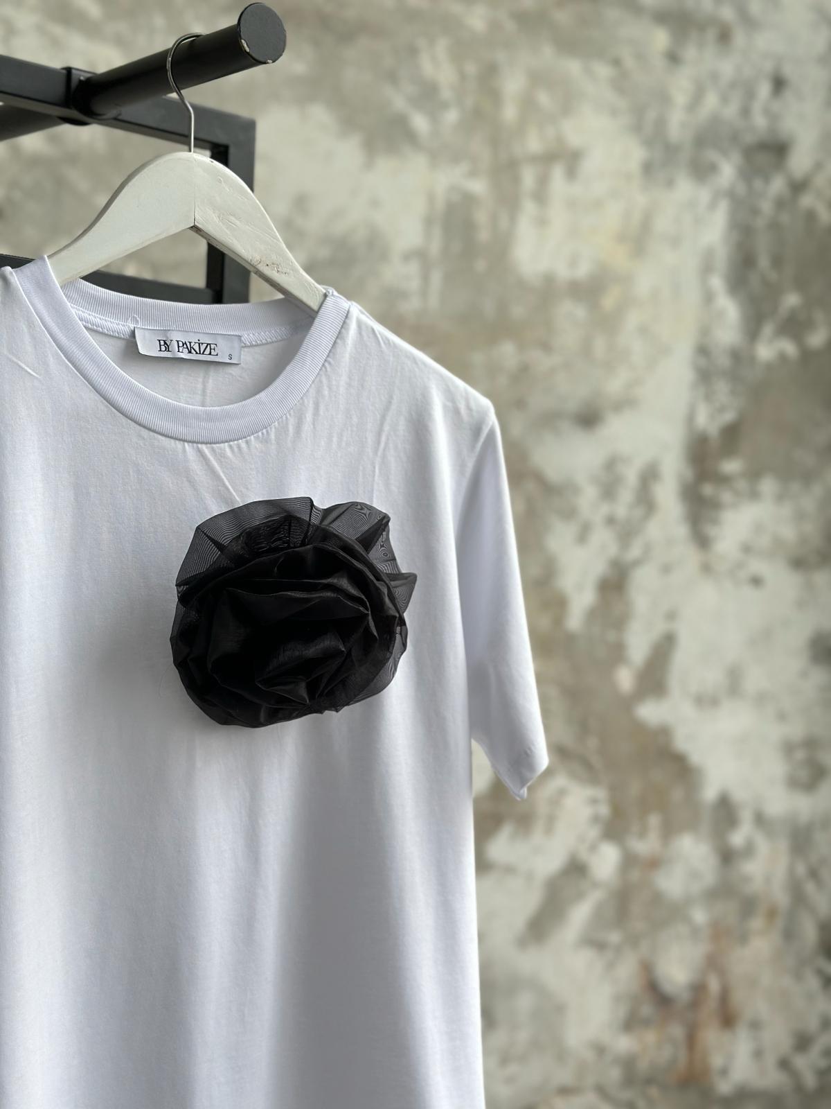Tasarım Model Seyyar Organze Çiçekli Tişört (Beyaz)