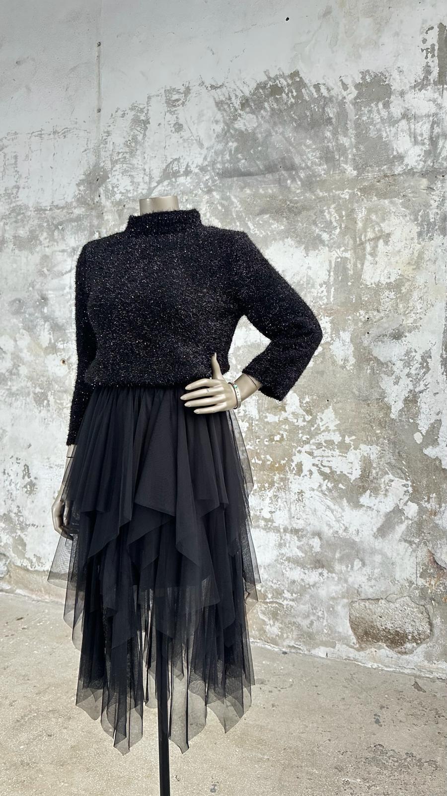 Tasarım Model Tütülü Etek (Siyah)