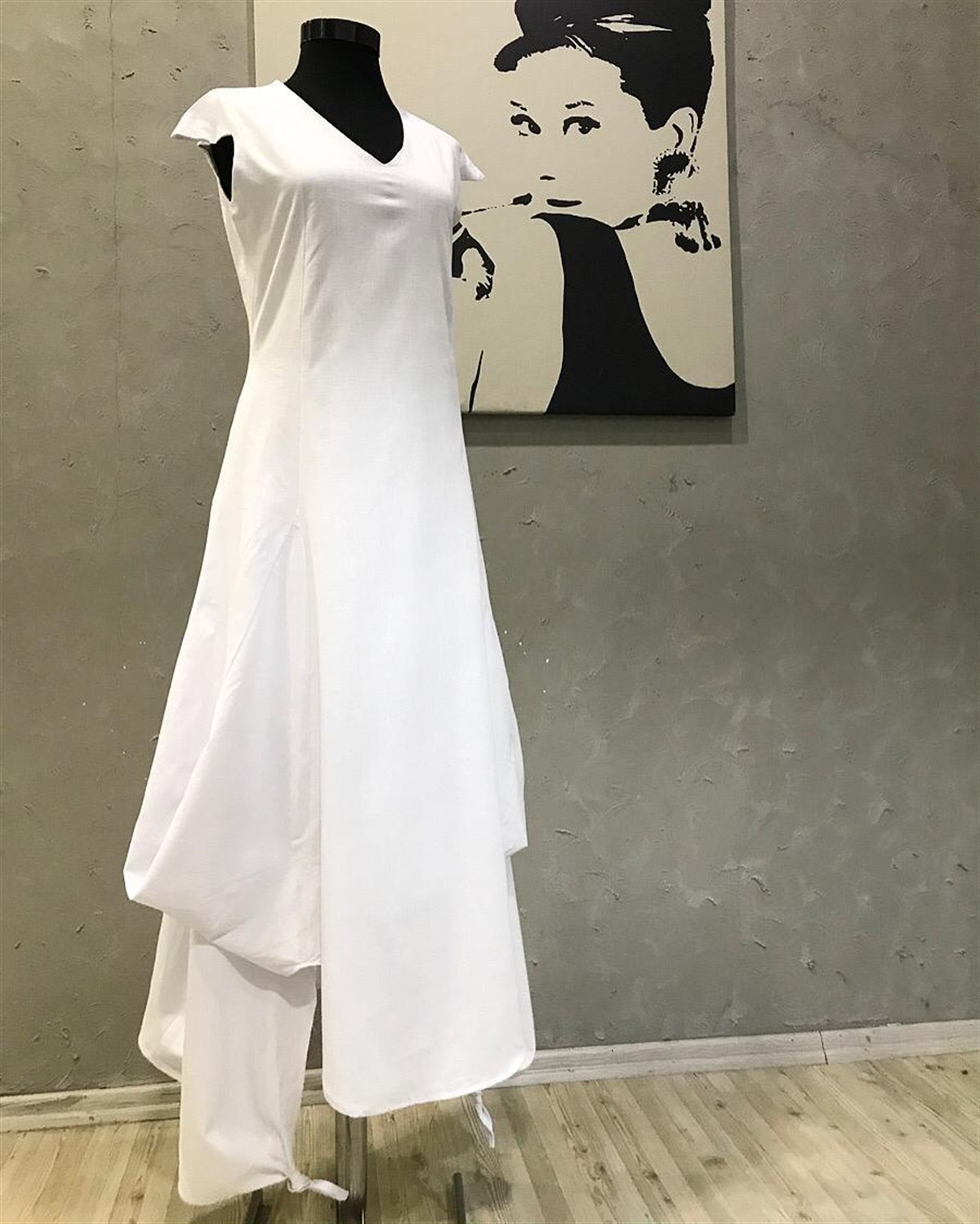 Tasarım Model V Yaka Coton Kumaş Elbise (BEYAZ)
