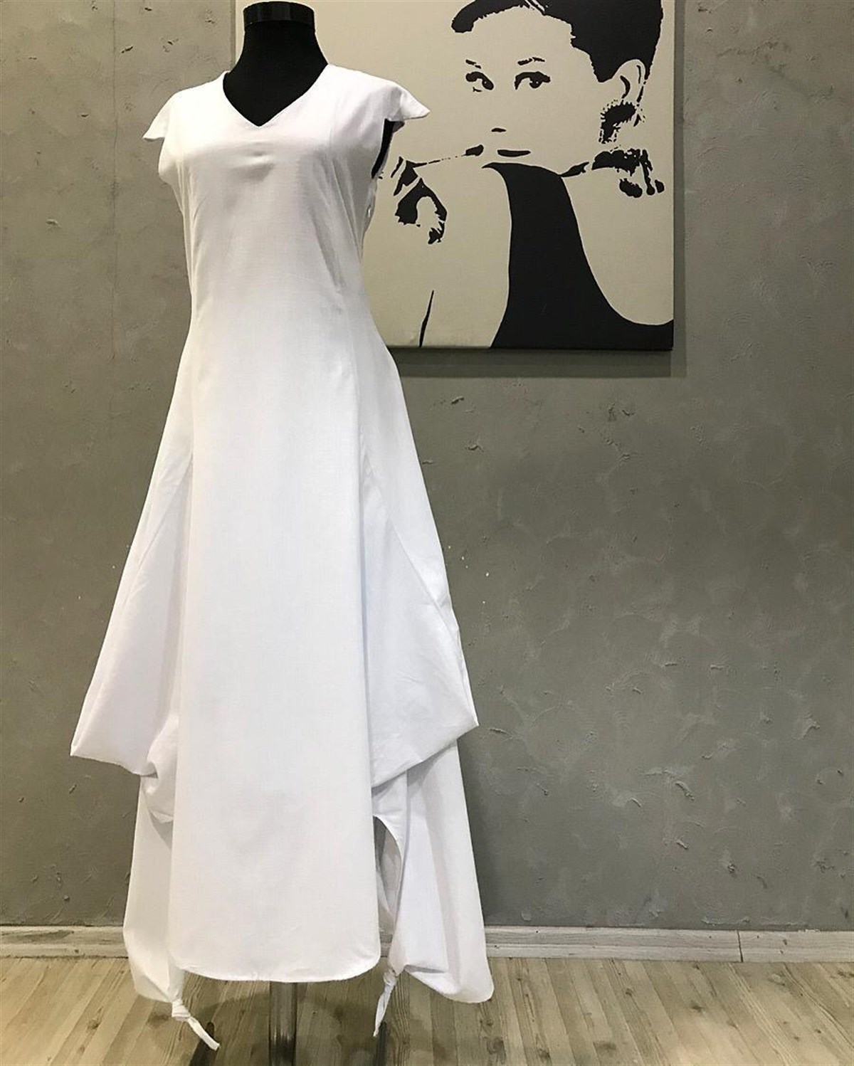 Tasarım Model V Yaka Coton Kumaş Elbise (BEYAZ)
