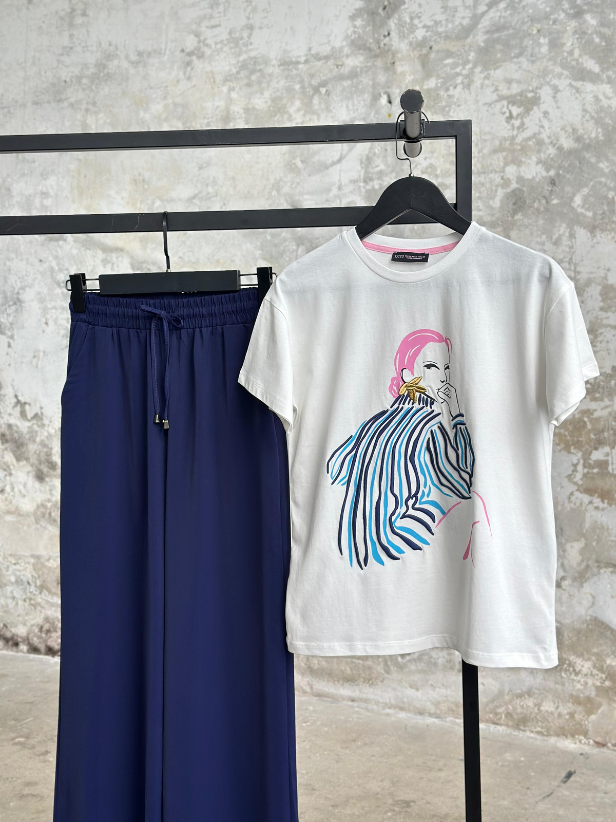 Tasarım Nakış İşçilikli Oversize Tişört (Beyaz)