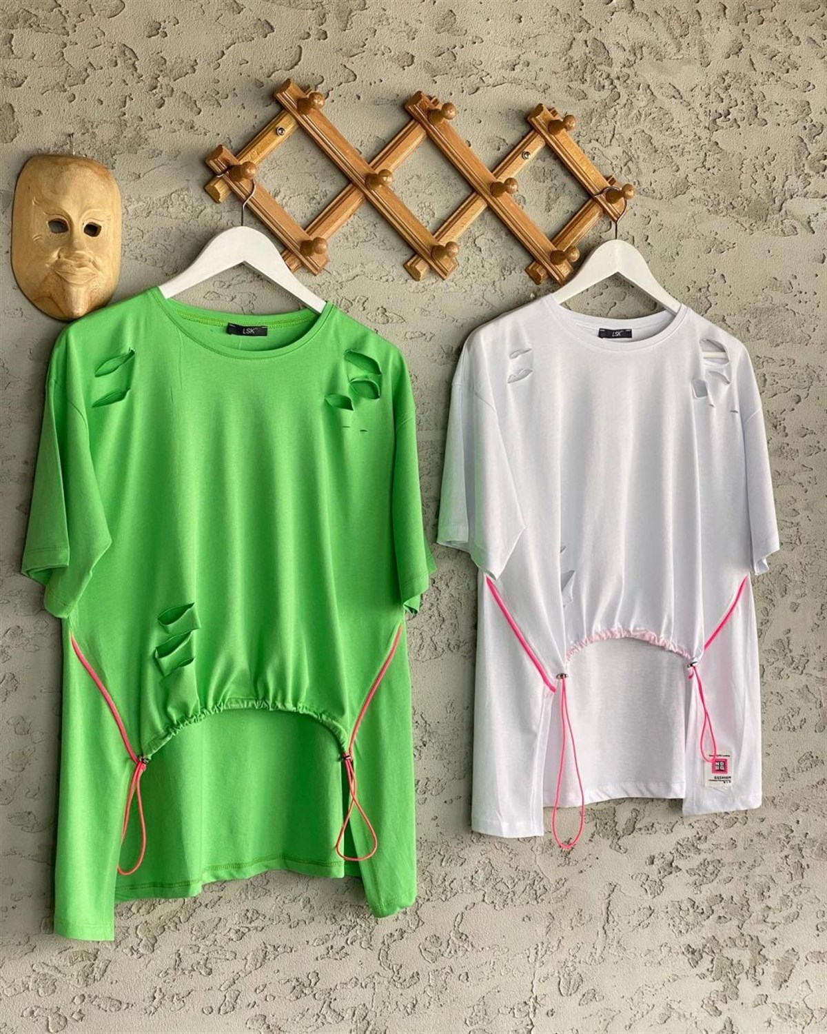 Tasarım Önü Büzgü Detaylı Tshirt (Beyaz/Yeşil)