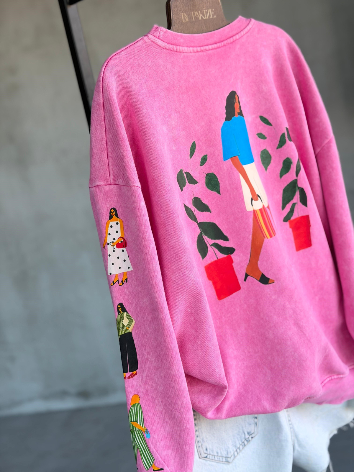 Tasarım Sırt Baskılı Taş Yıkamalı Sweat ( Pembe)