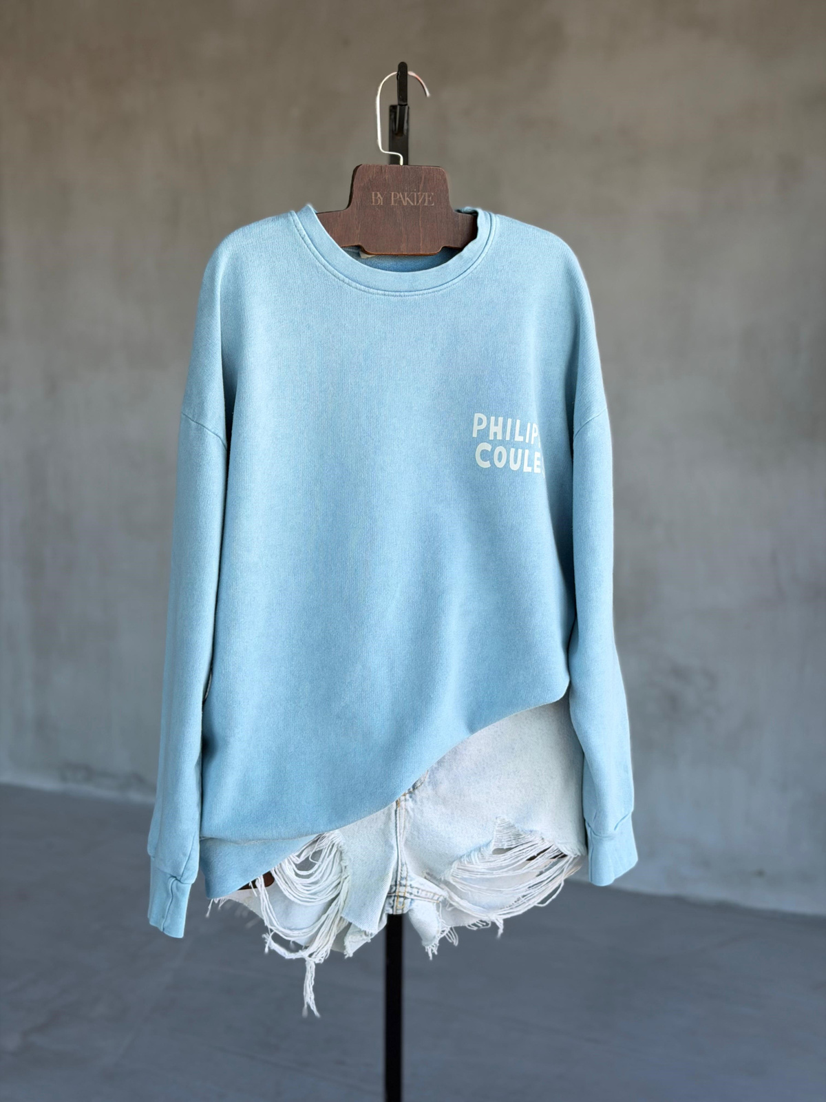 Tasarım Sırt Baskılı Taş Yıkamalı Sweat (Bebe Mavisi)