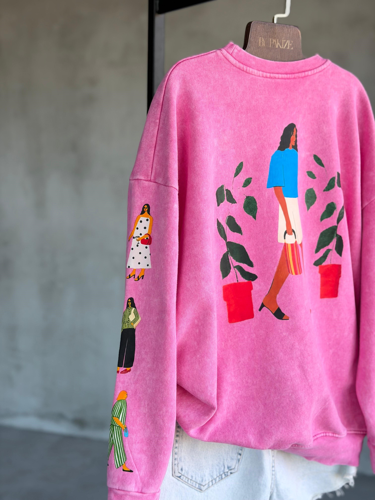 Tasarım Sırt Baskılı Taş Yıkamalı Sweat ( Pembe)