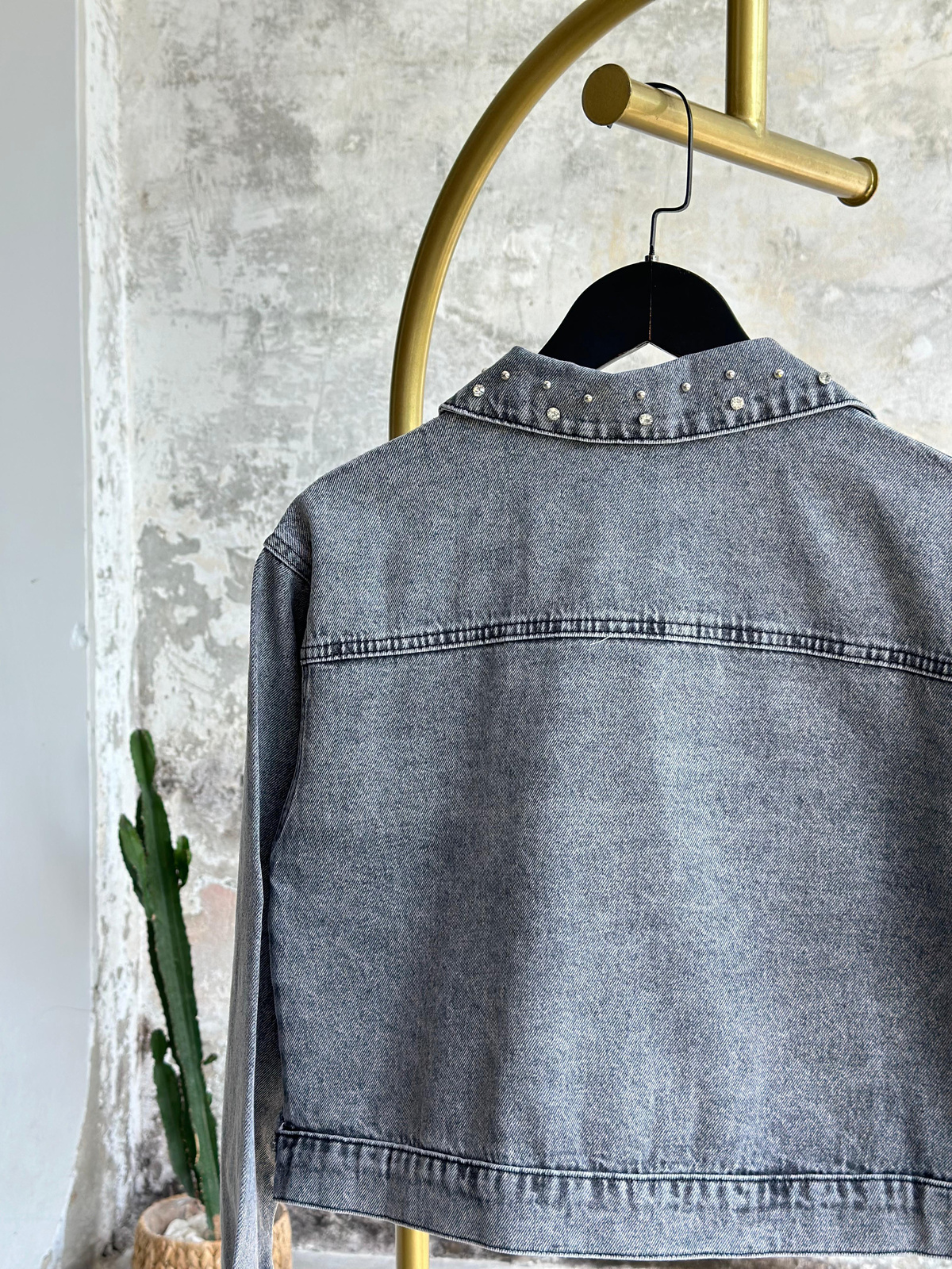 Tasarım Taşlı Kuşaklı Denim Ceket (Siyah)
