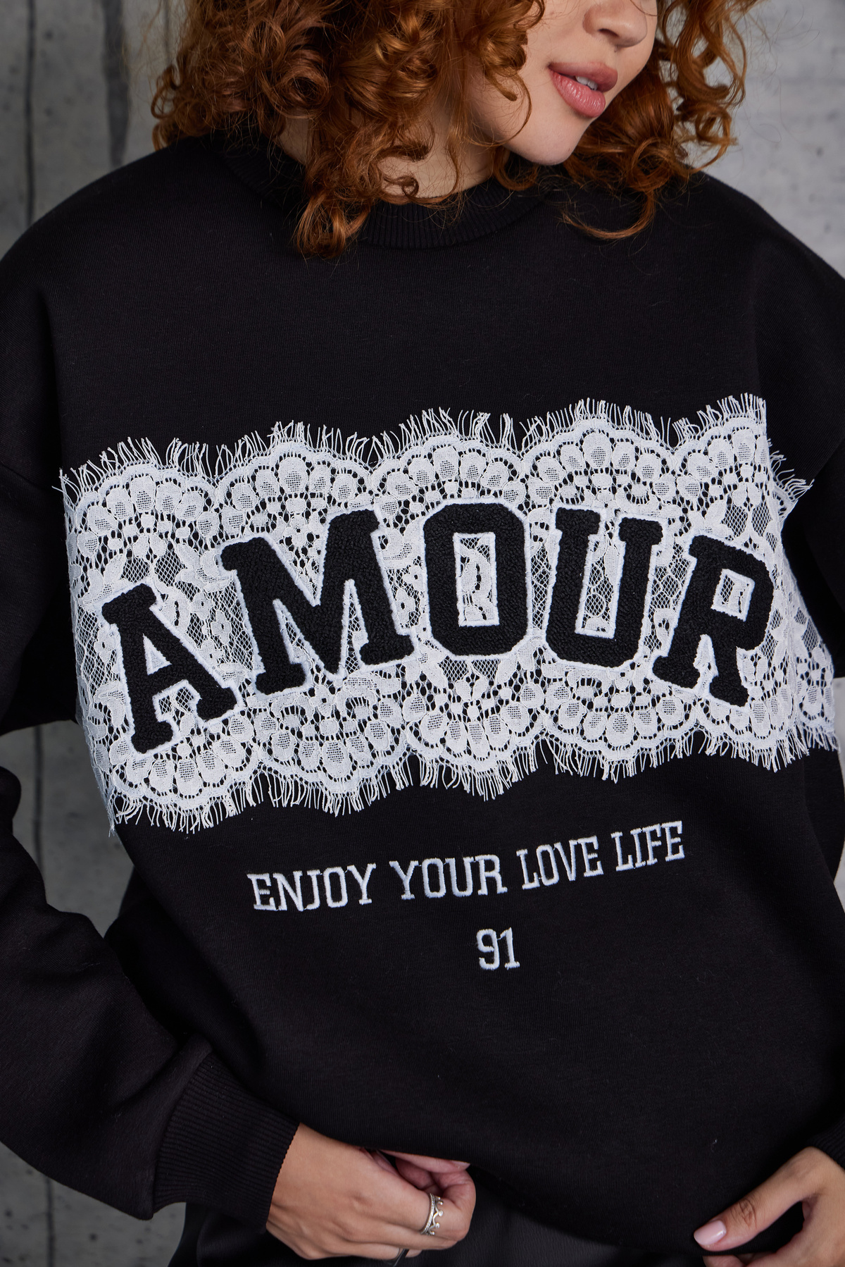 Tığ İşlemeli Amour Yazılı Sweat (Siyah)