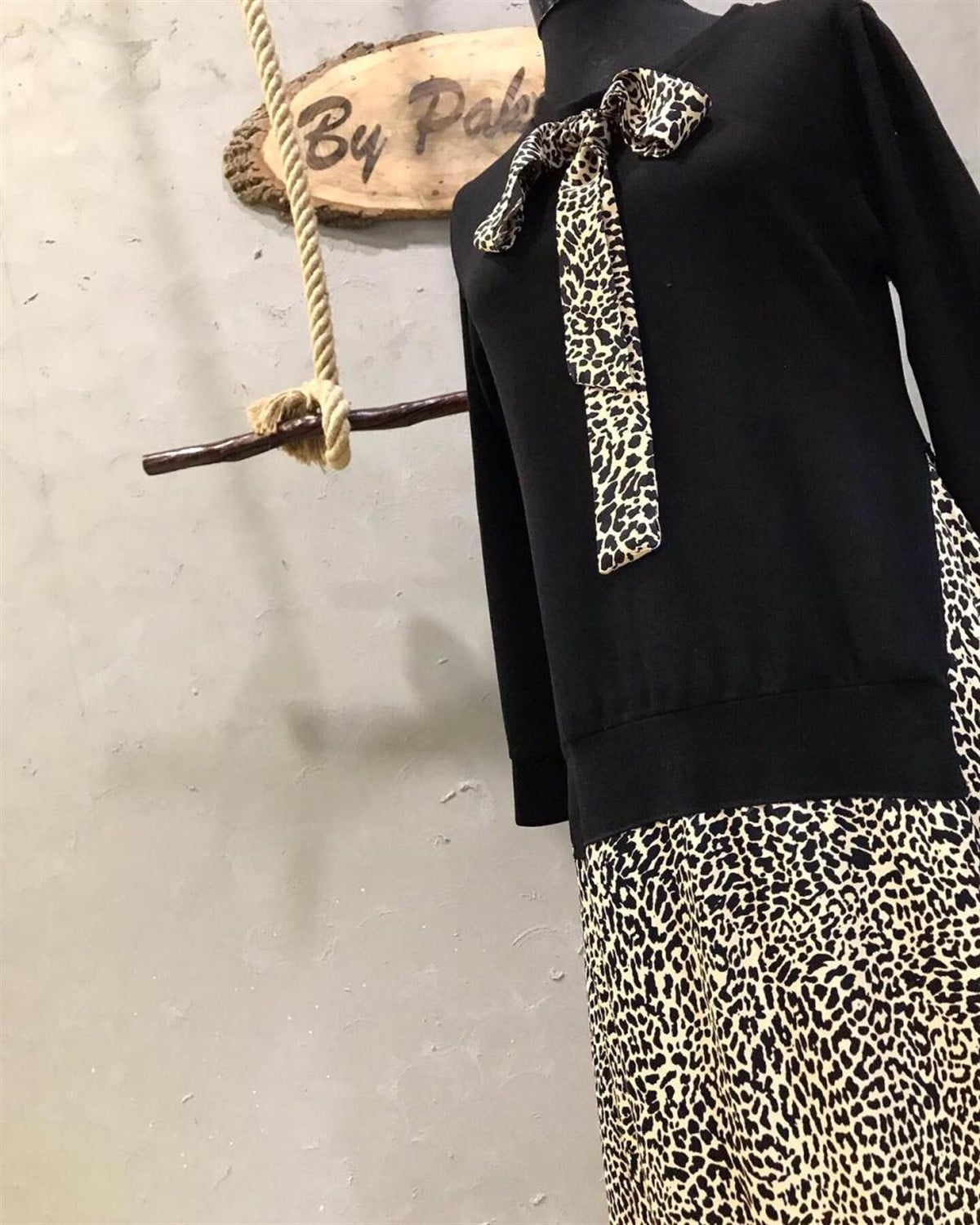 Triko ve Saten Leopar Detaylı Elbise