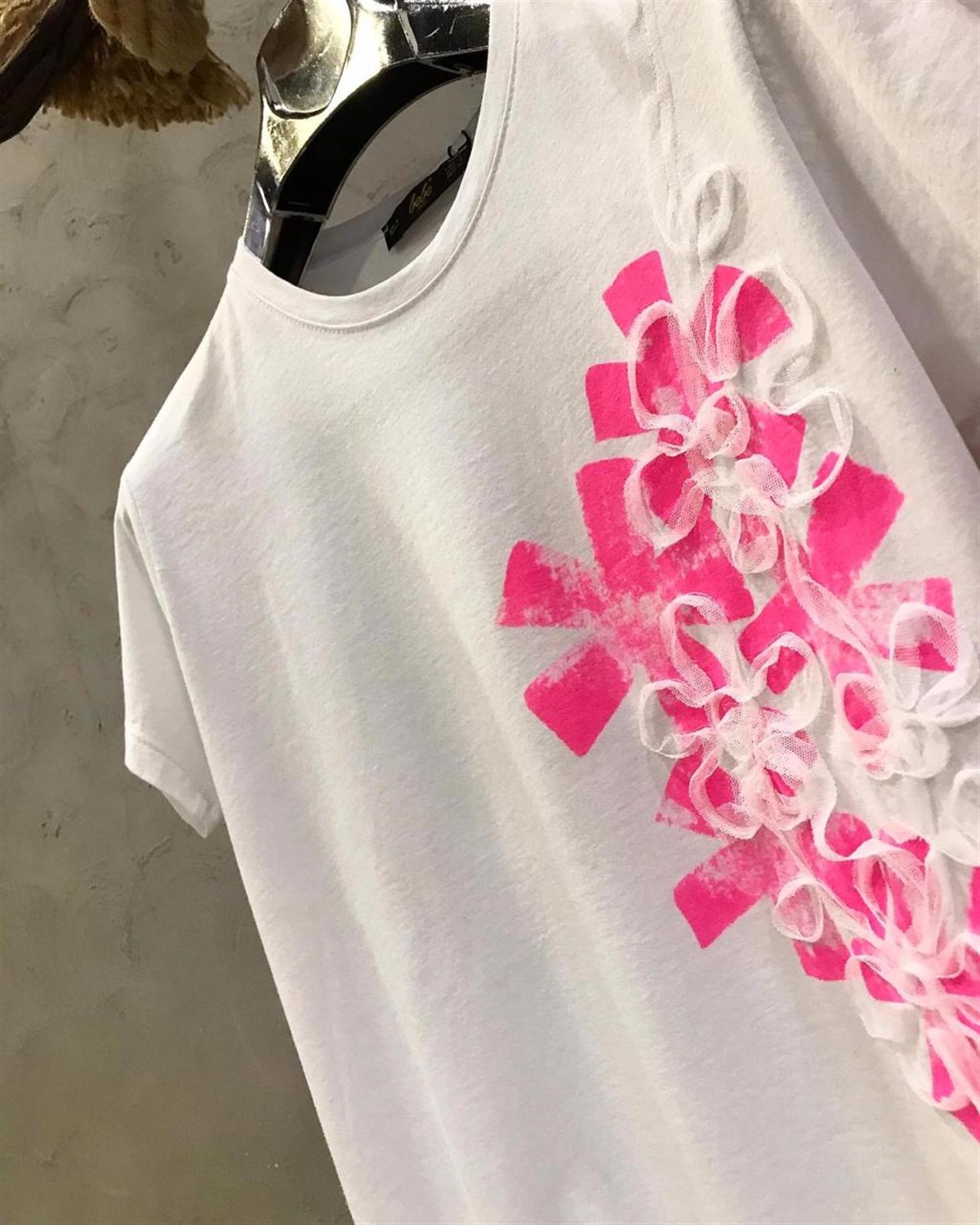 Tül Kabartma Detaylı Tshirt
