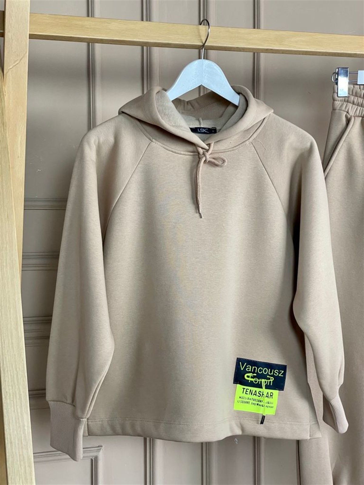 Üç İplik Sweat Kumaş Arma Detaylı Takım (Camel)