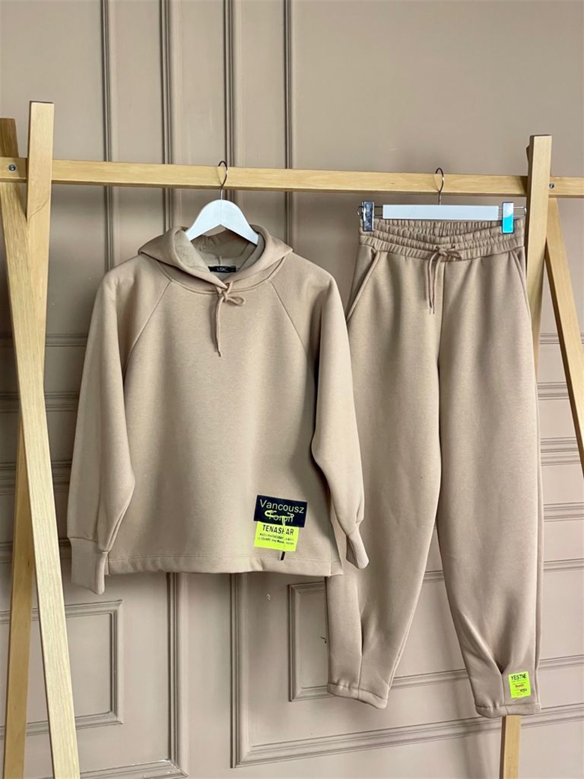 Üç İplik Sweat Kumaş Arma Detaylı Takım (Camel)