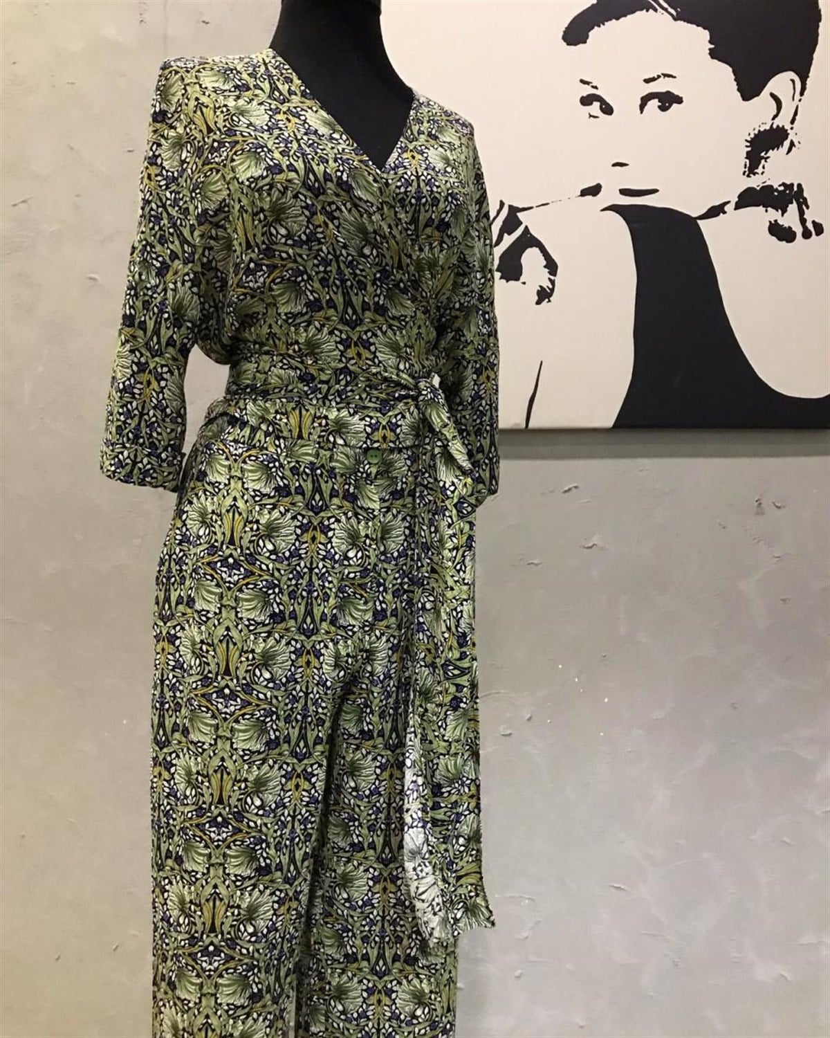 Üstü Kruvaze Model Pantolonlu Takım