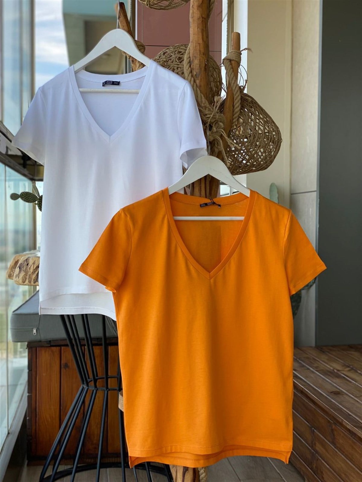 V Yaka Basic Tshirt (Beyaz & Oranj)