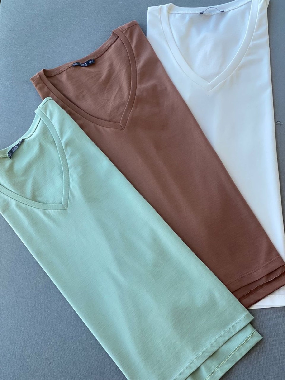 V Yaka Basic Tshirt (Gri & Çağla Yeşili)