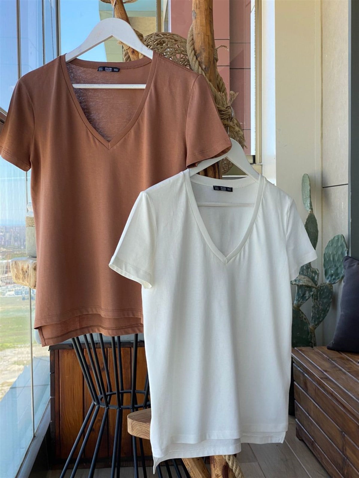 V Yaka Basic Tshirt  (Kahve & Ekru)