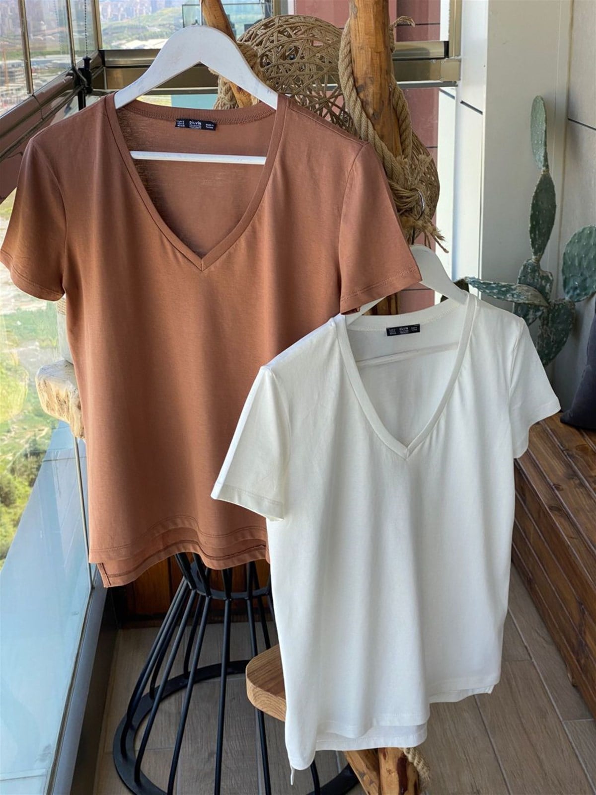 V Yaka Basic Tshirt  (Kahve & Ekru)
