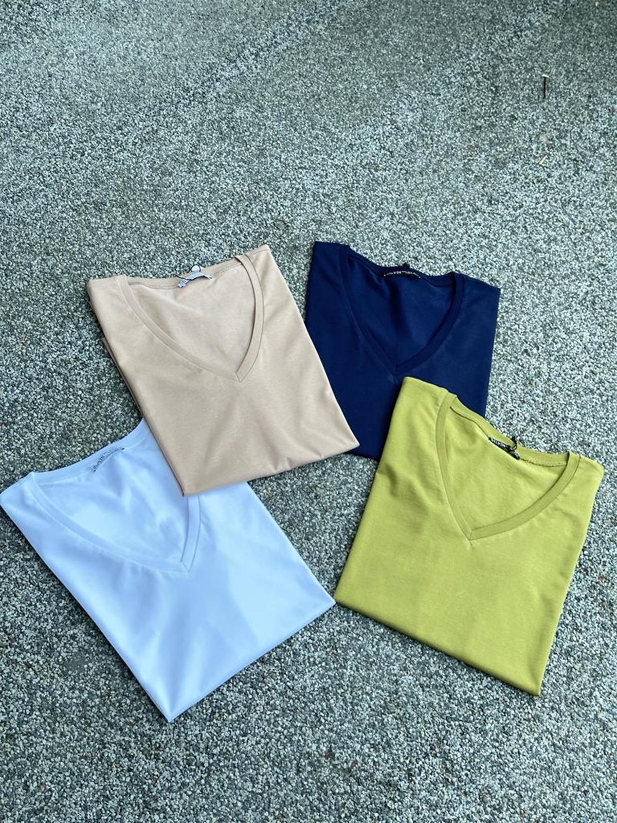 V Yaka Dilvin Basic T-Shirt (Lacivert/Beyaz)